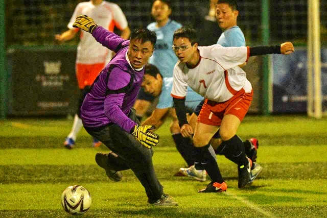 劳森18+15新疆胜青岛 王睿泽20分齐麟17+6